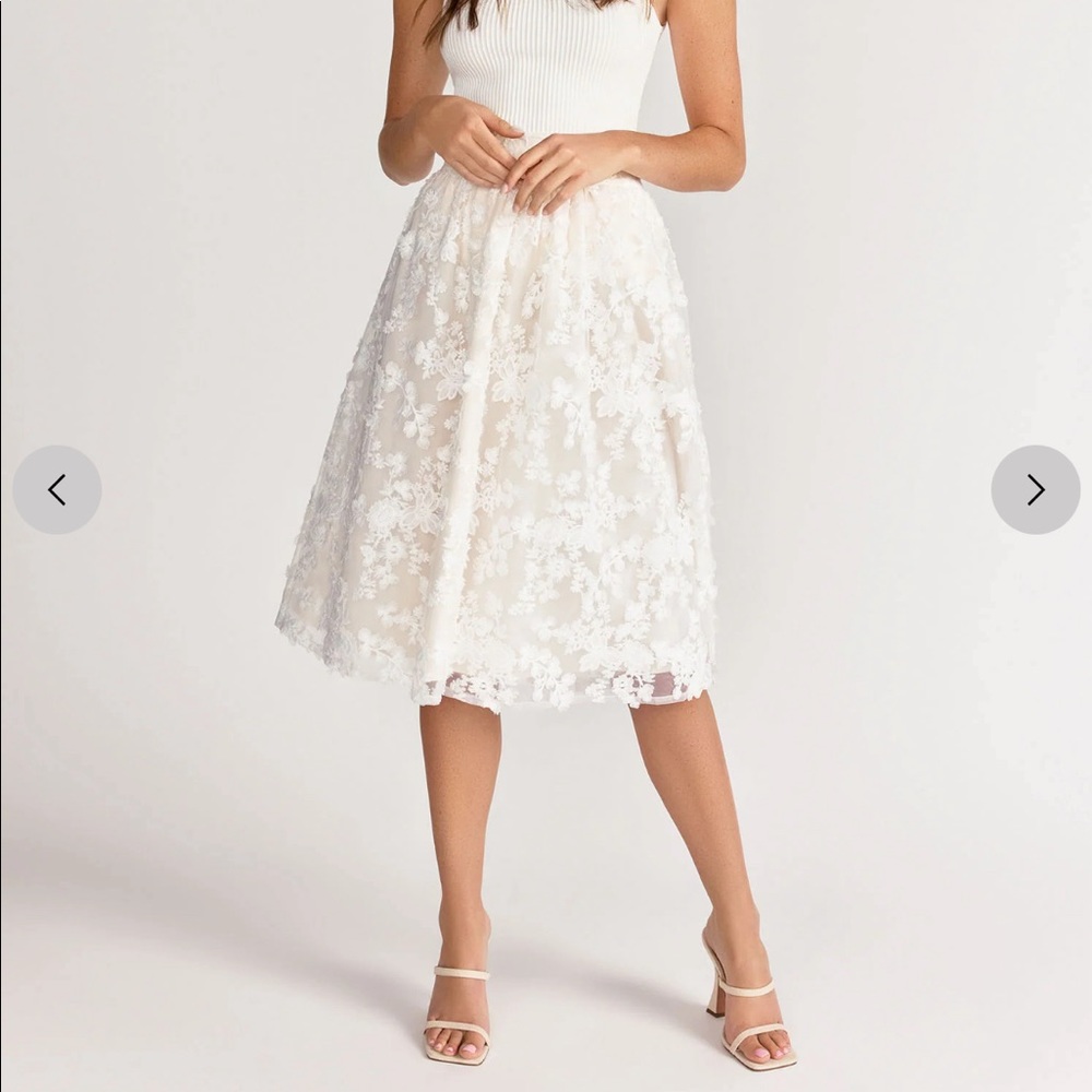 NY and Company Ivory Floral Appliqué Midi Skirt